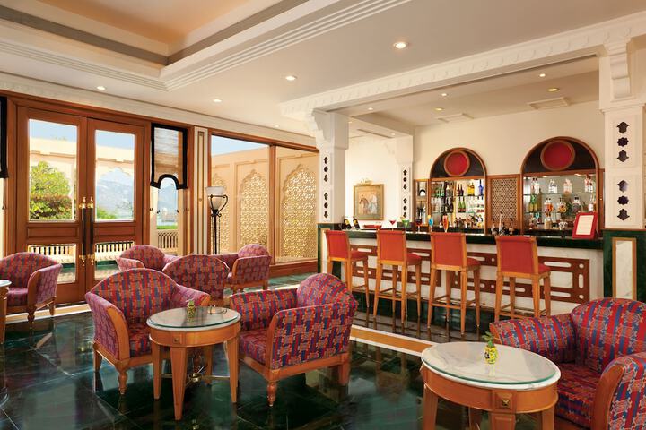Lounge 38 of 45