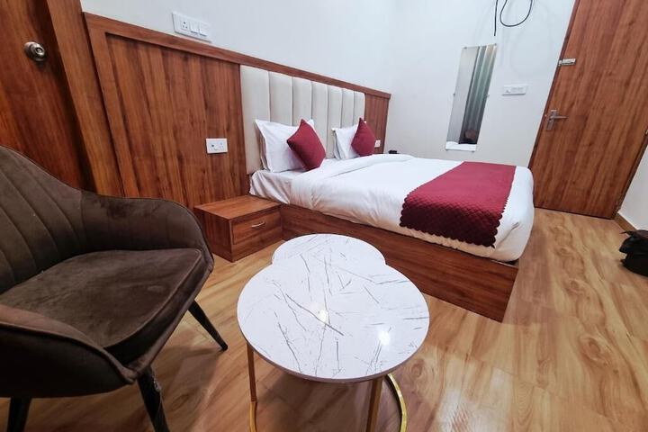 Room 9 of 21