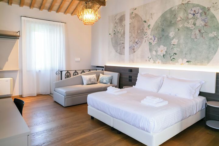 Room 2 of 89