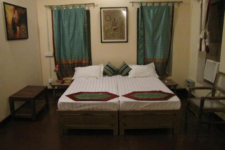 Room 4 of 5