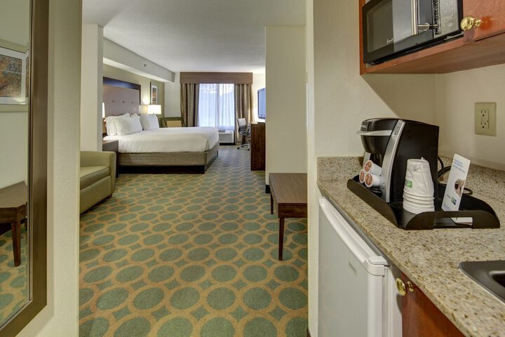 1 King Bed (3 of 11)
