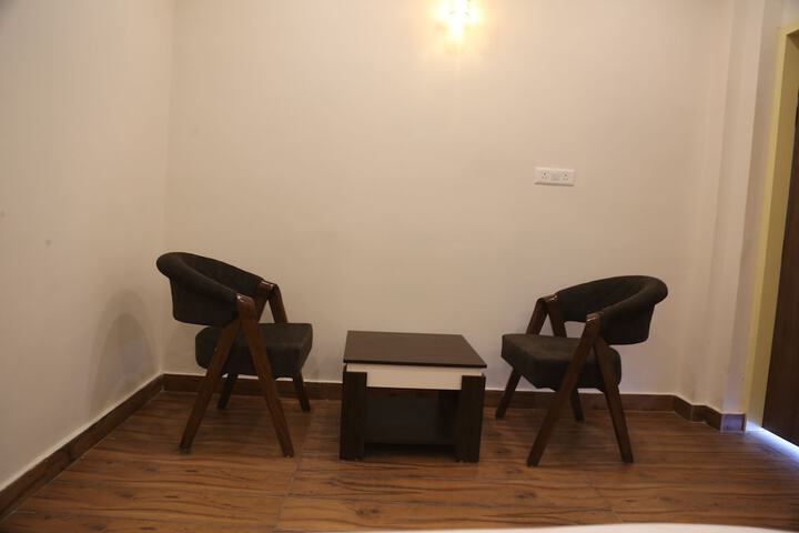 Room 4 of 20
