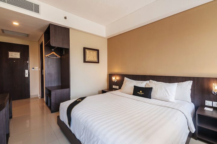 Room 12 of 26