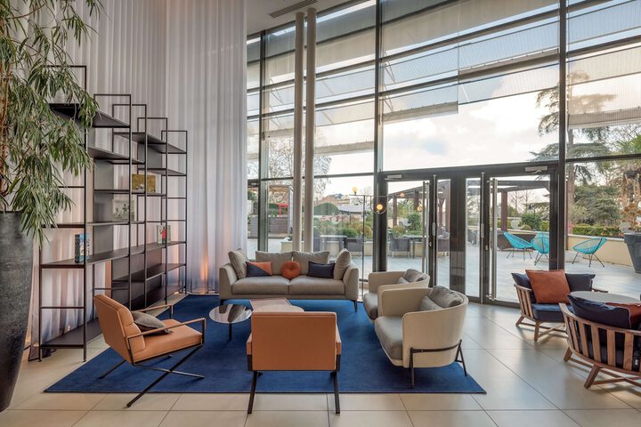 Entrance & Lobby