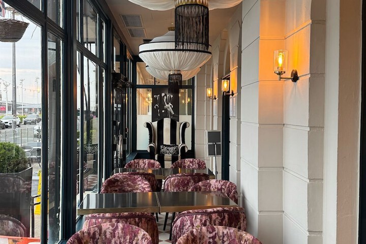 Lounge 208 of 249