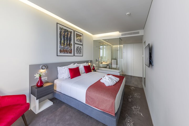 Room 8 of 60