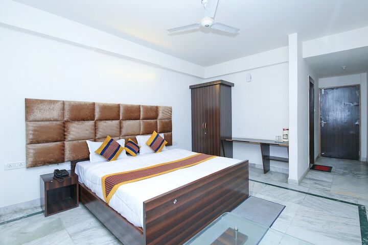 Room 10 of 24