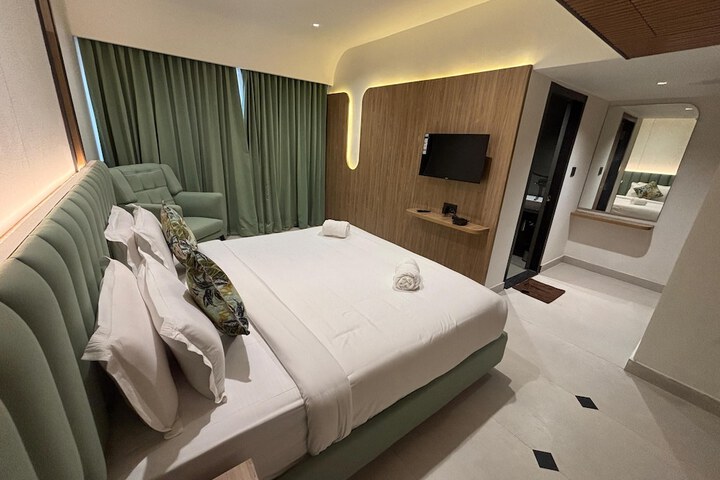 Room 9 of 28