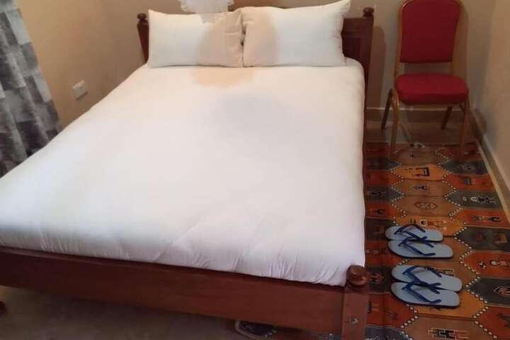 Room 9 of 42