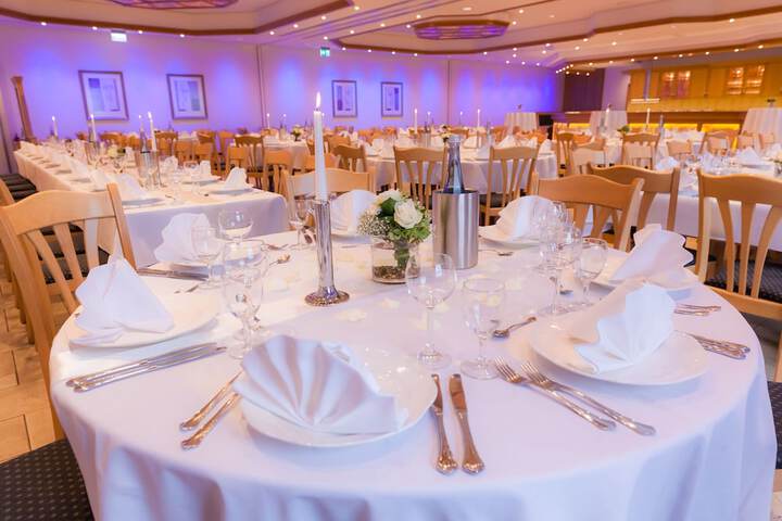 Ballroom/Hall 86 of 101