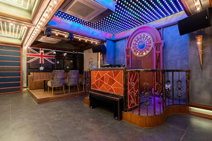 Lounge 56 of 62