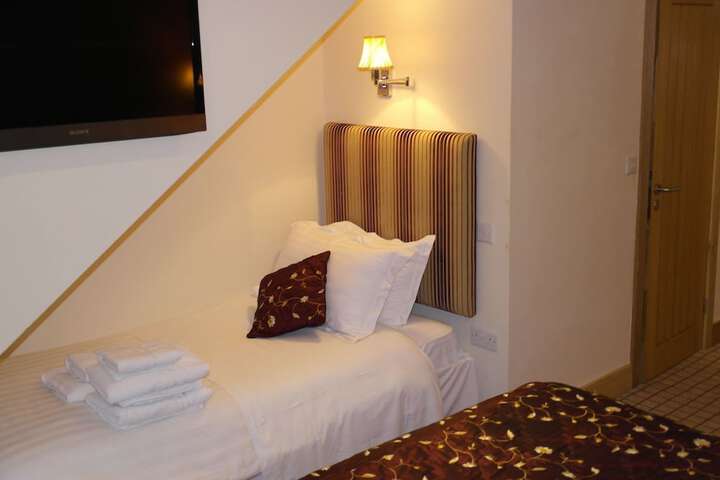 Room 15 of 48