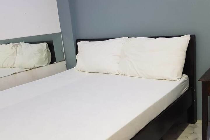 Room 3 of 40
