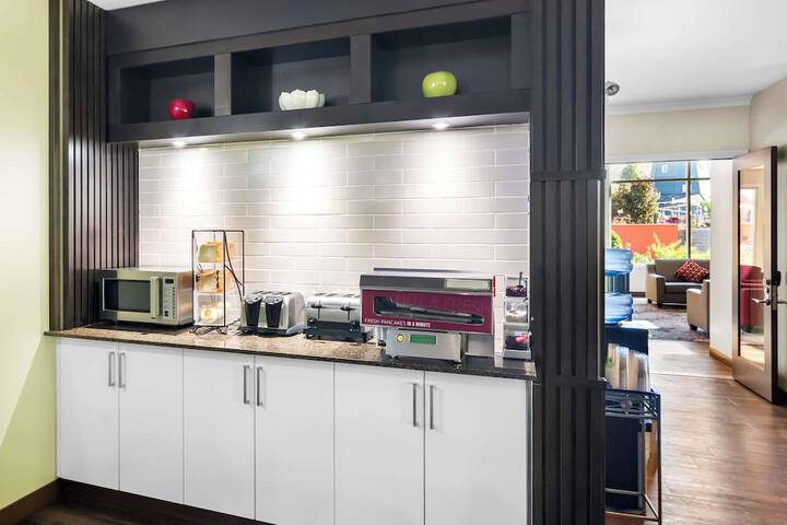 Breakfast/Coffee Service 34 of 47