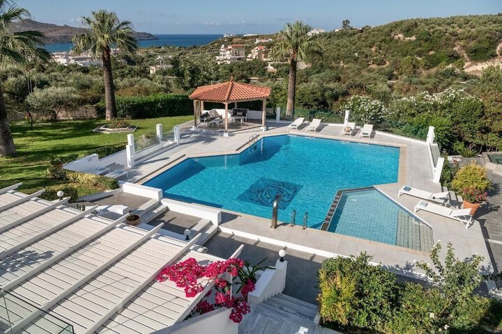 Pool 60 of 106