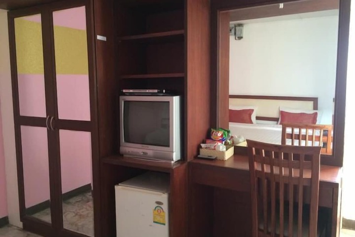 Room 10 of 15