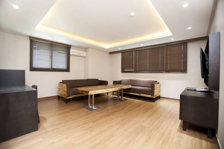 Room 82 of 119