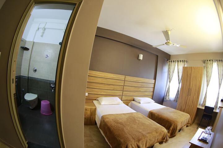 Room 3 of 32