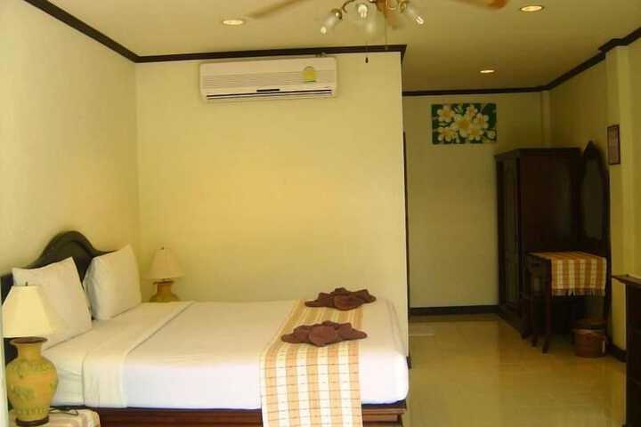 Room 5 of 16