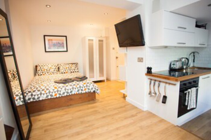Wonderful studio in Barnsbury Village