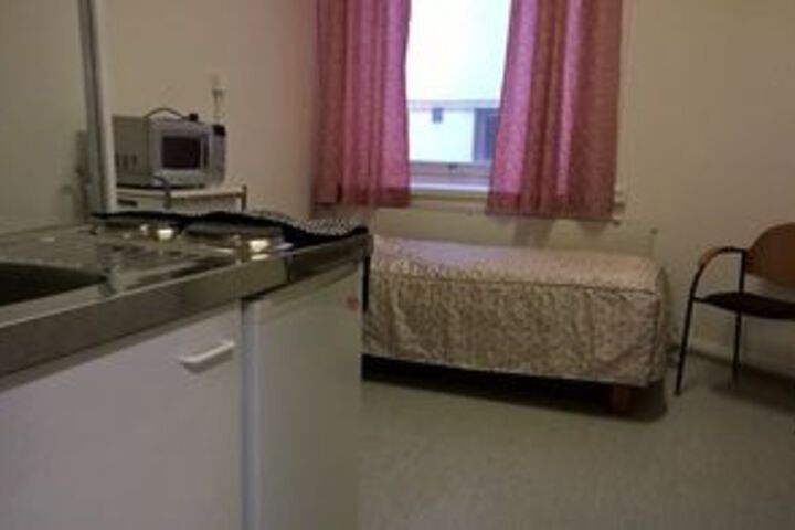 Room 10 of 14