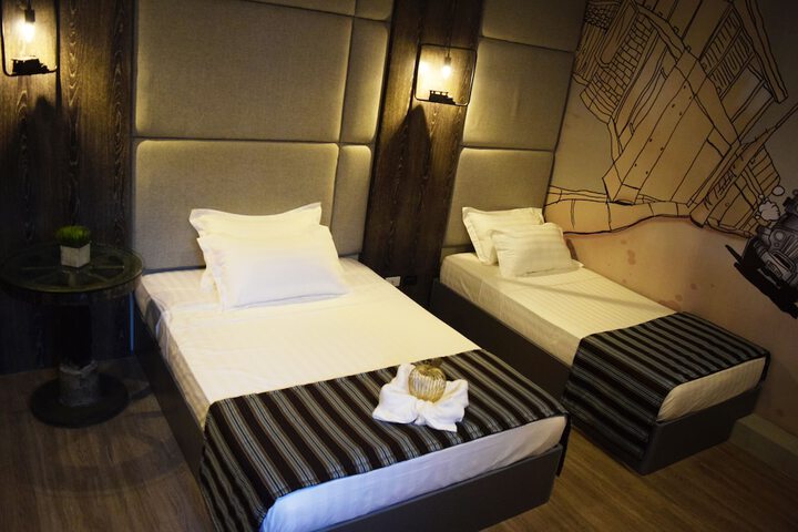 Room 7 of 19