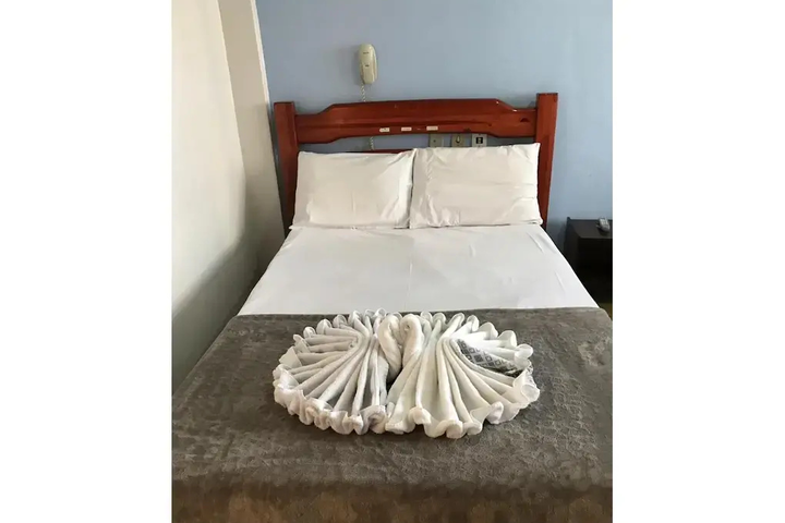 Room 5 of 11