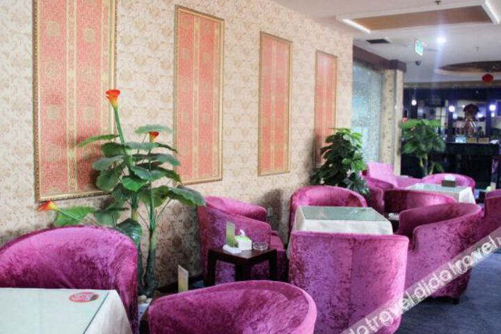 Guangyuan Auchan Hotel