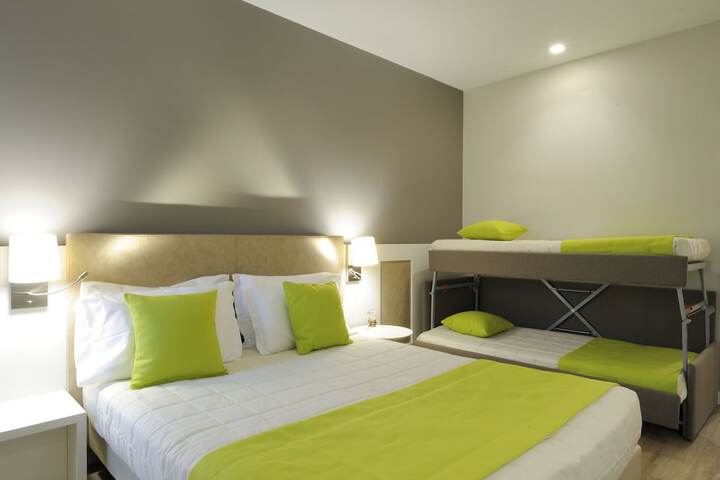 Room 9 of 30