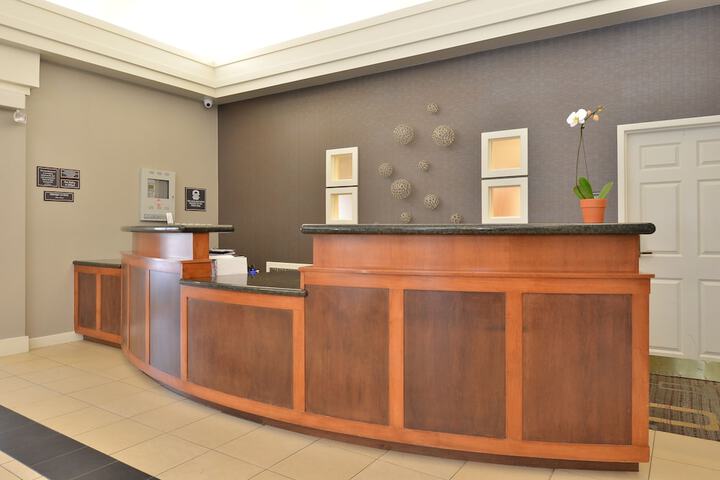 Check-in/check-out kiosk