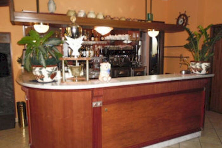 Lounge 45 of 62