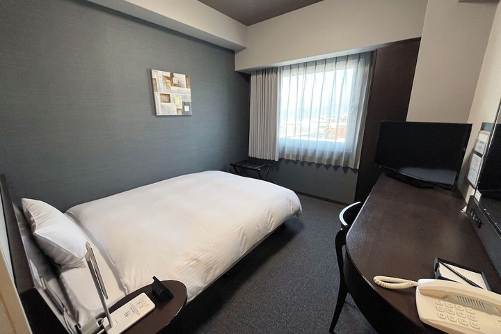 Room 11 of 35
