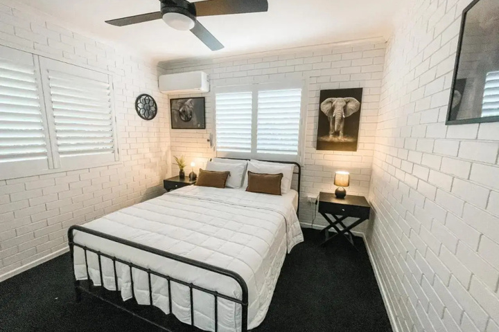 Room 2 of 16