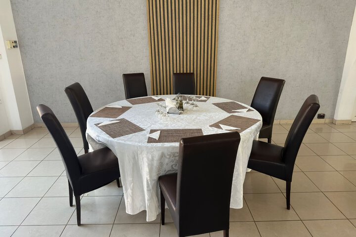Dining 80 of 83