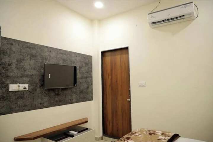 Room 7 of 15