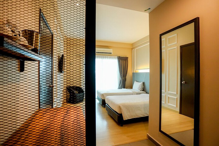 Room 7 of 51