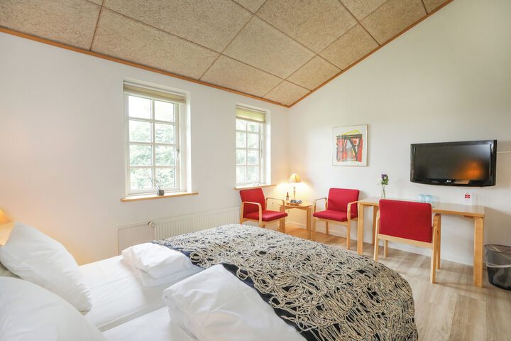 Room 6 of 49