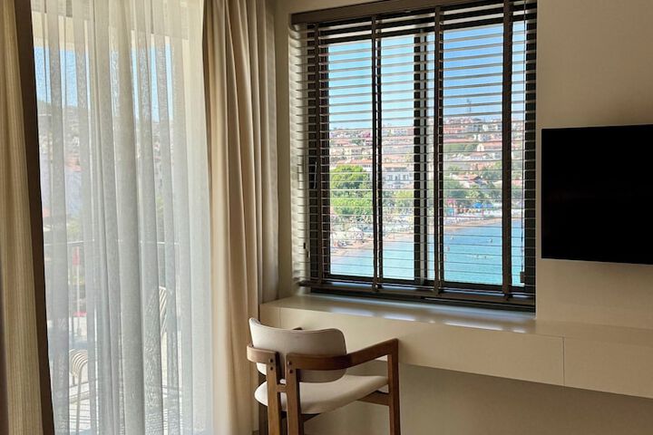 Room 5 of 48