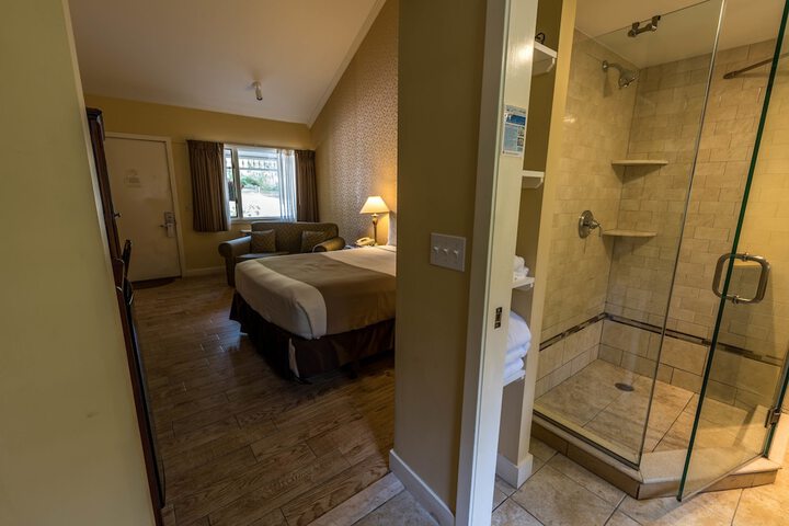 2 Queen Beds Ground Floor Main Building (10 of 17)