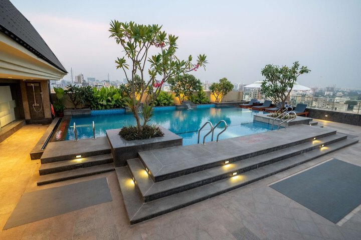Pool 44 of 140