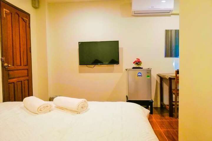 Room 13 of 33