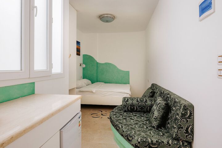 Room 30 of 98