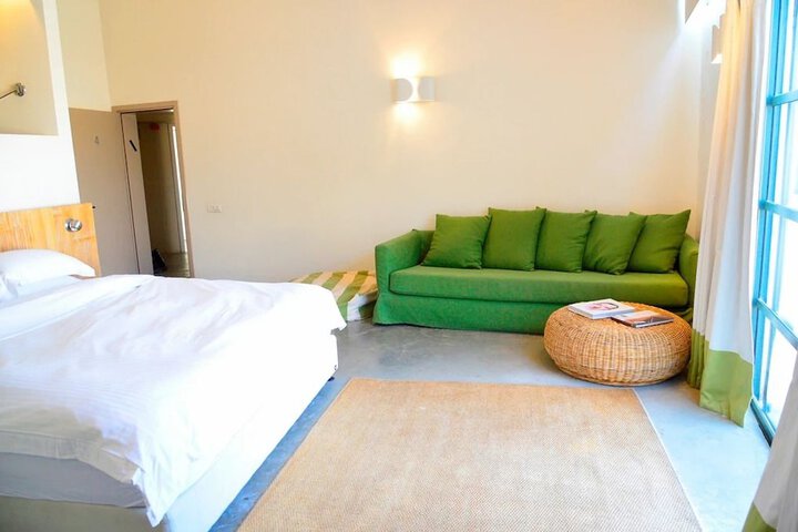 Room 50 of 63