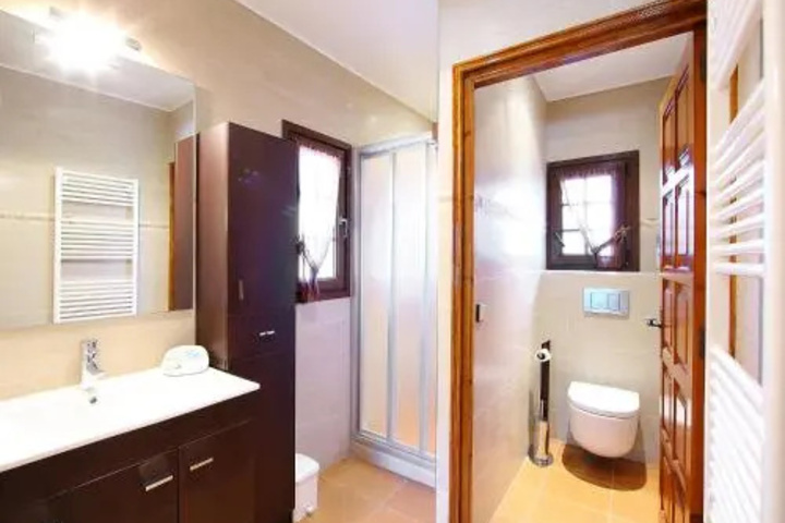 Room 5 of 14
