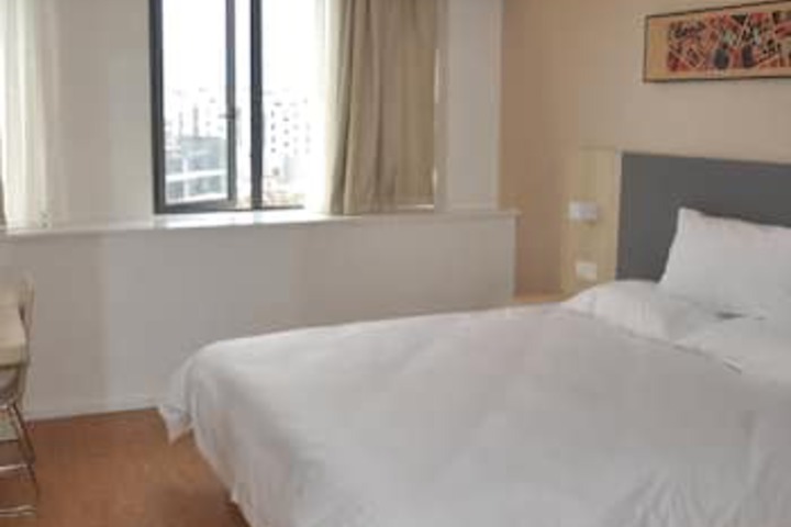 Room 4 of 6