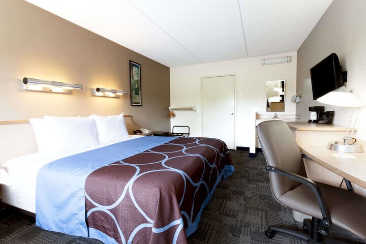 1 King Bed (6 of 10)