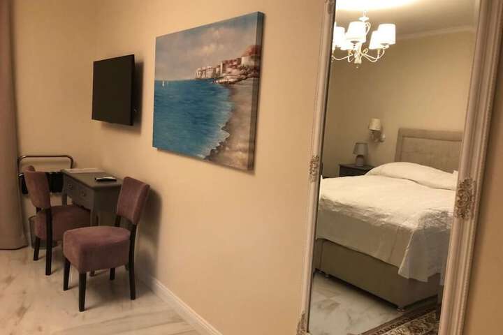 Room 11 of 48