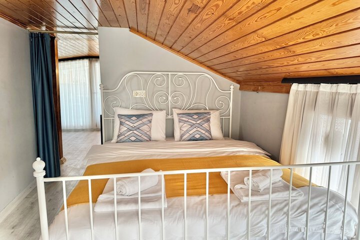 Room 14 of 82