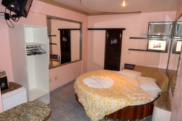 Room 14 of 28