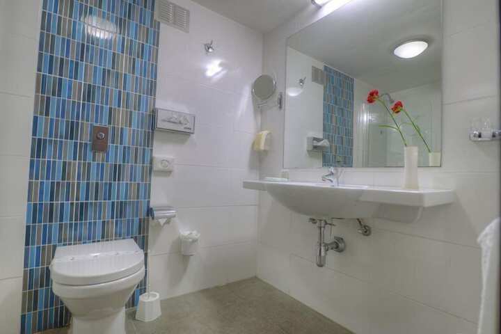 Room 46 of 124